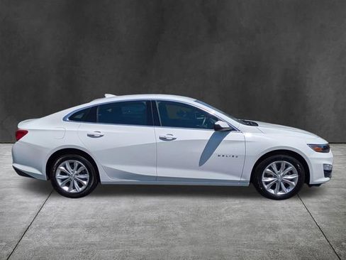 Used 2025 Chevrolet Malibu LT image 3