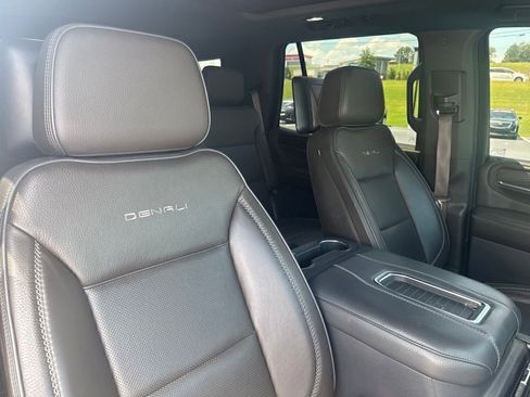 Used 2021 GMC Yukon Denali w/ Denali Premium Package AWD/4WD image 3