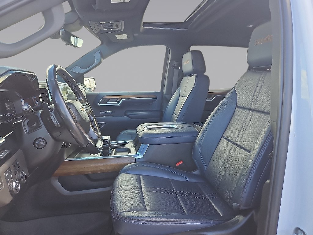 Used 2022 Chevrolet Silverado 1500 High Country w/ High Country Premium Package AWD/4WD image 13
