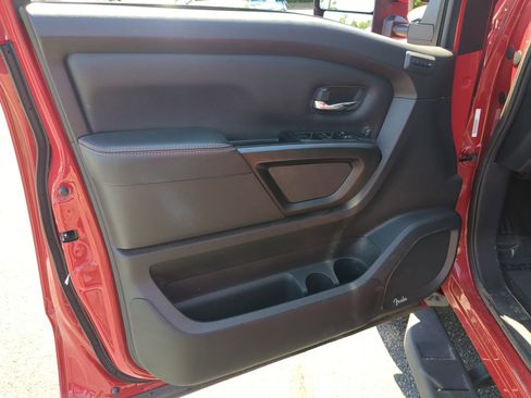 Used 2023 Nissan Titan PRO-4X w/ Pro-4x Convenience Package AWD/4WD image 14