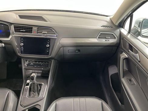 Used 2024 Volkswagen Tiguan SE image 19