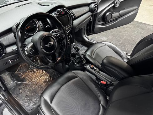 Used 2018 MINI Cooper 2-Door Hardtop w/ Signature Line Package image 30