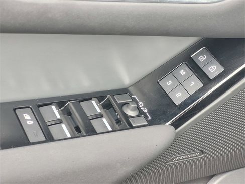 Used 2025 Land Rover Range Rover Velar S image 18