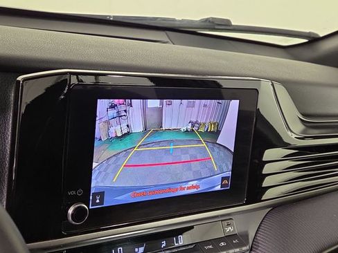 Used 2025 Toyota Camry SE FWD image 18