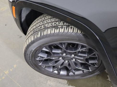 Used 2025 Jeep Grand Cherokee L Summit AWD/4WD image 56