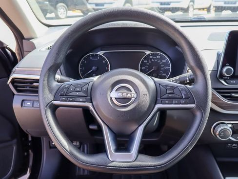 Used 2024 Nissan Altima 2.5 SV FWD image 27