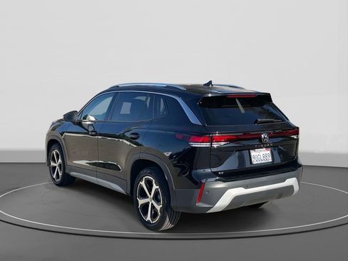 Used 2025 Volkswagen Tiguan SE image 4