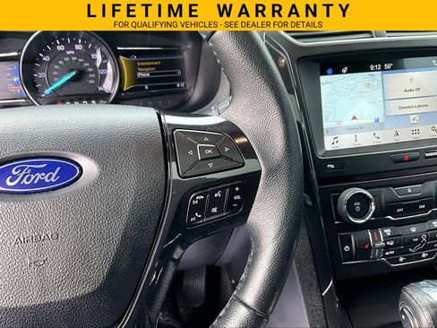 Used 2018 Ford Explorer XLT AWD/4WD image 25