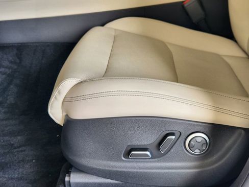 Used 2025 Genesis GV70 2.5T image 23