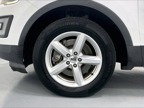 Used 2017 Ford Explorer XLT AWD/4WD image 10