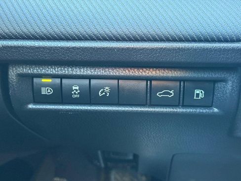 Used 2025 Toyota Camry SE image 29