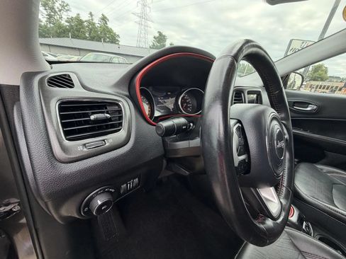Used 2018 Jeep Compass Trailhawk w/ Leather Interior Group AWD/4WD image 11