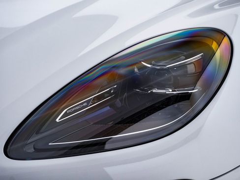 Certified 2025 Porsche Macan image 7