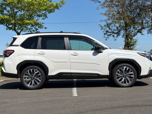 Used 2025 Subaru Forester Touring AWD/4WD image 3