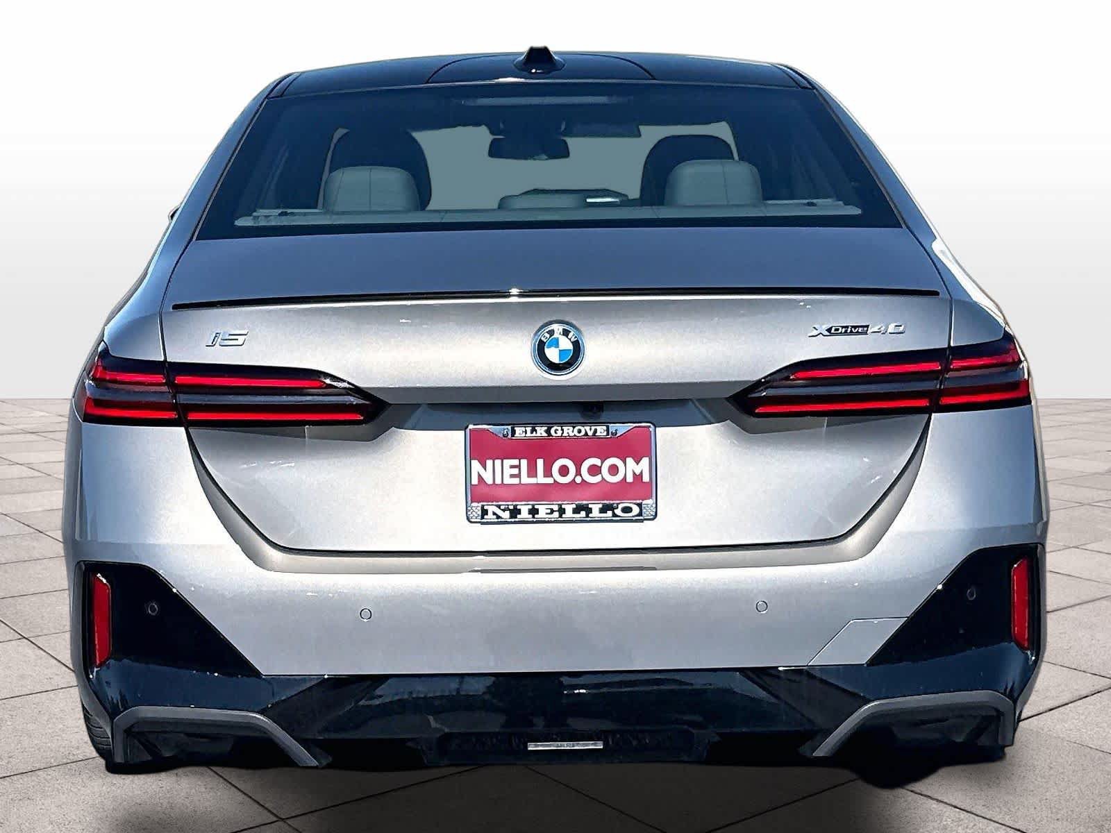 Used 2025 BMW i5 xDrive40 w/ Executive Package AWD/4WD image 8