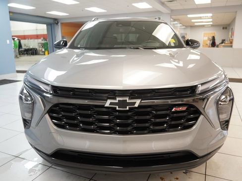 Certified 2024 Chevrolet Trax RS w/ Driver Confidence Package image 14