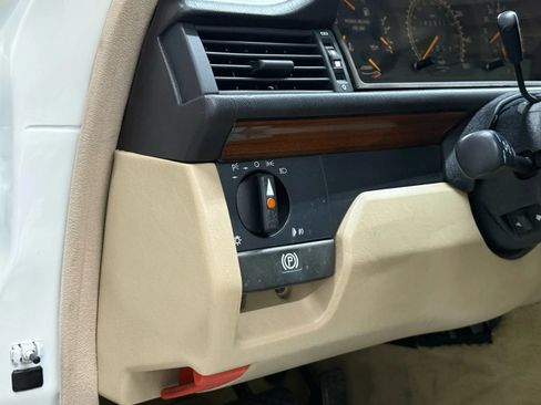 Used 1990 Mercedes-Benz 300 E 3.0 image 71