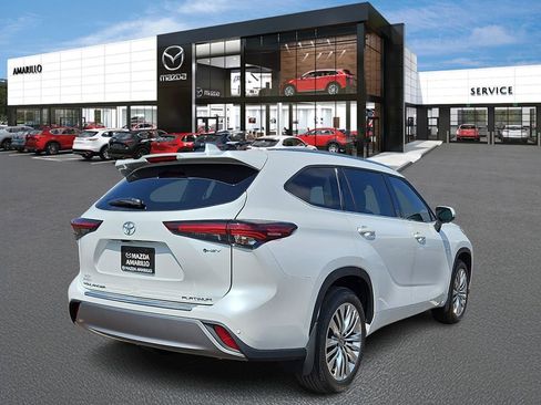 Used 2026 Toyota Highlander Platinum AWD/4WD image 3