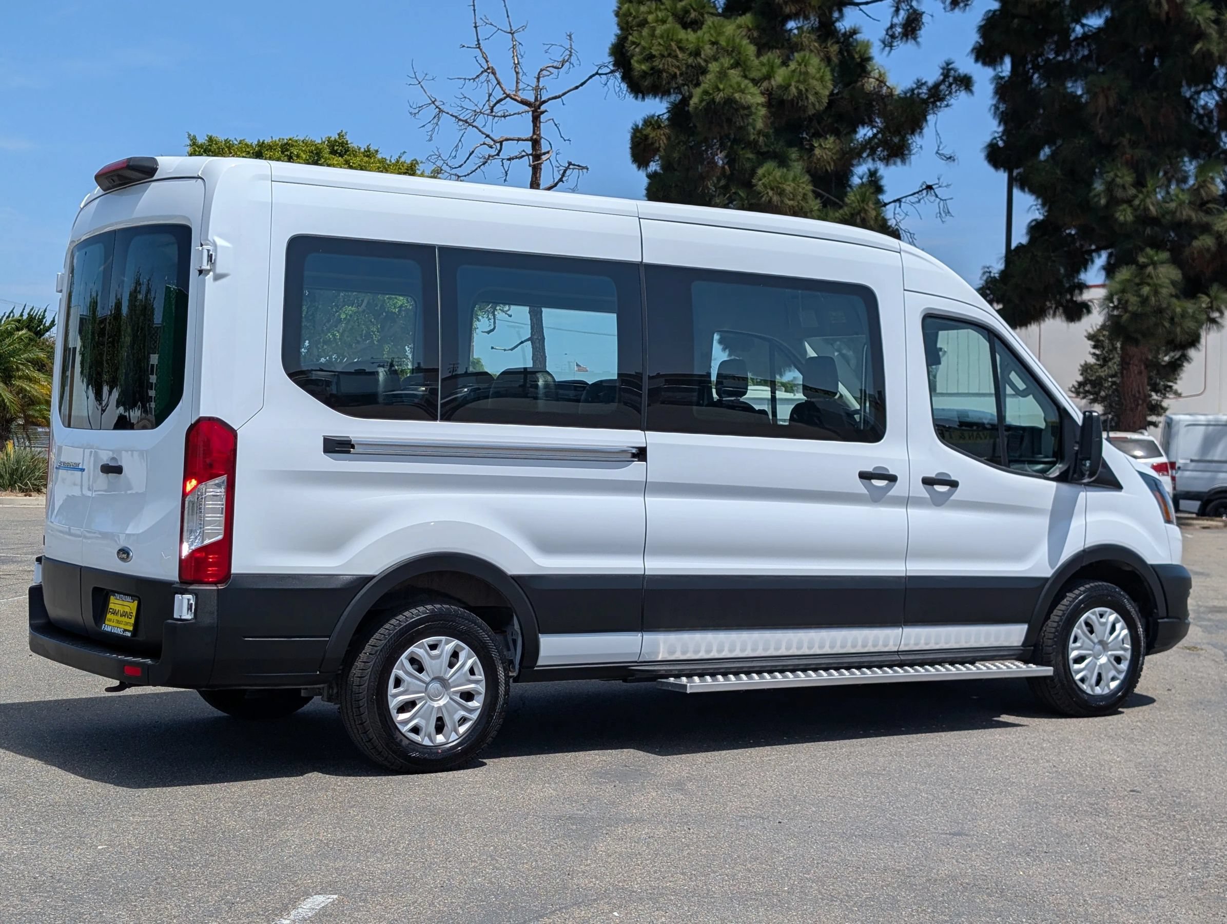 Used 2023 Ford E-Transit Medium Roof RWD image 18