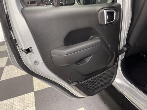 Used 2024 Jeep Gladiator Sport image 15