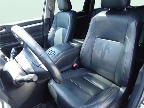 Used 2017 Toyota Highlander XLE image 24