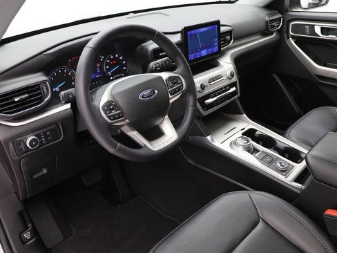 Used 2022 Ford Explorer XLT w/ Equipment Group 202A image 14