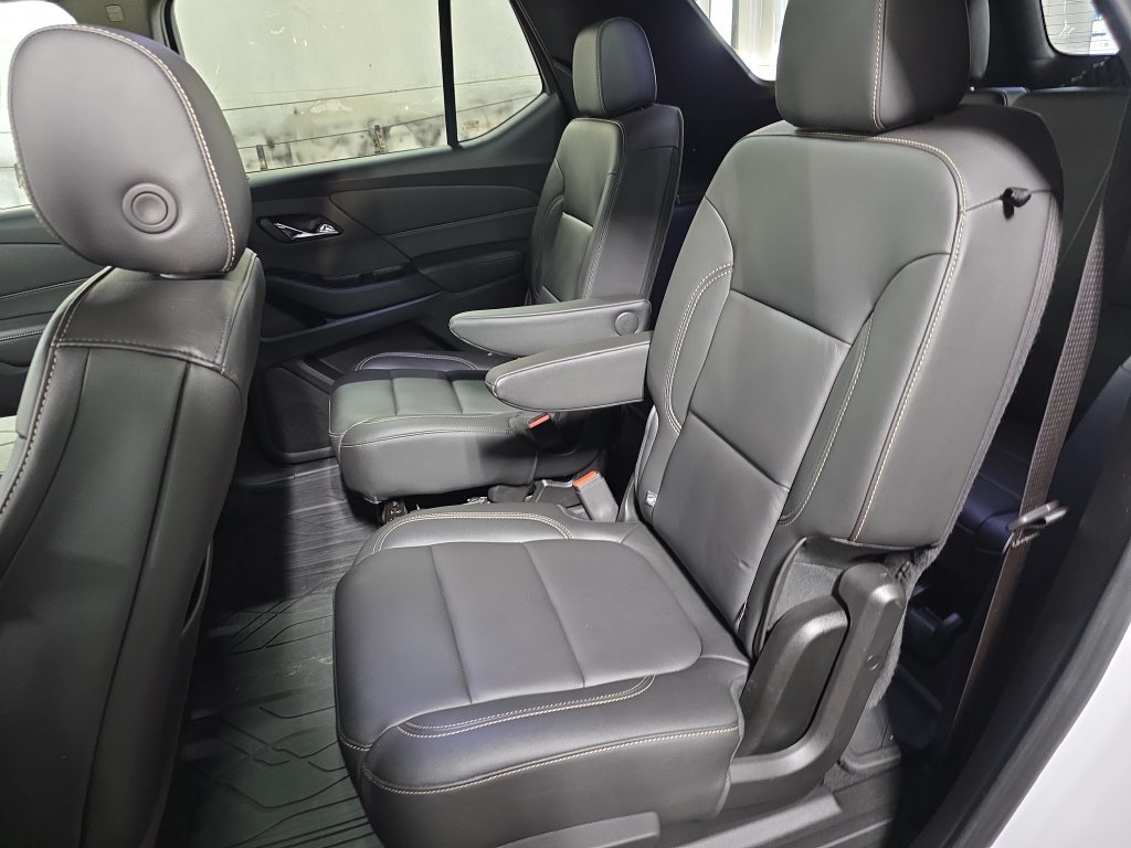Used 2023 Chevrolet Traverse LT w/ LT Premium Package AWD/4WD image 16
