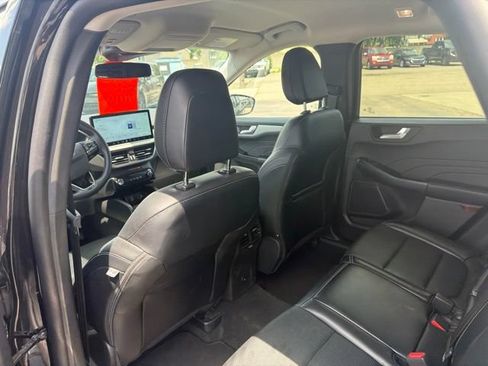 Used 2025 Ford Escape Platinum AWD/4WD image 16
