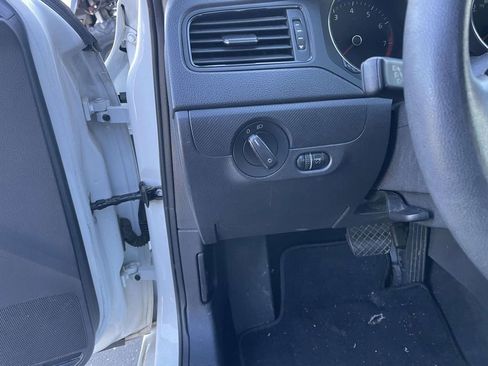 Used 2015 Volkswagen Jetta S image 29