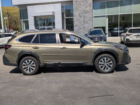 Used 2024 Subaru Outback Premium AWD/4WD image 2