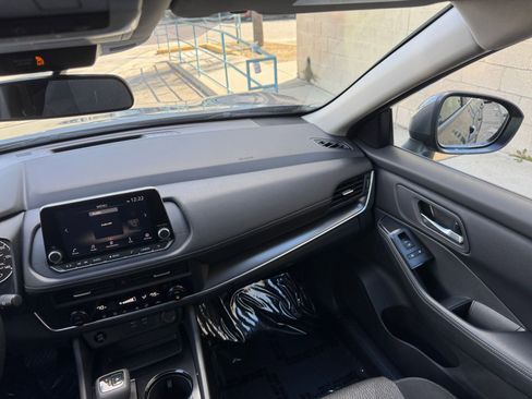 Used 2025 Nissan Rogue SV image 37