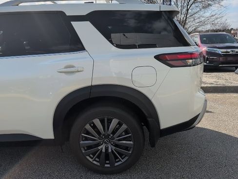 Used 2024 Nissan Pathfinder SL w/ SL Premium Package image 18
