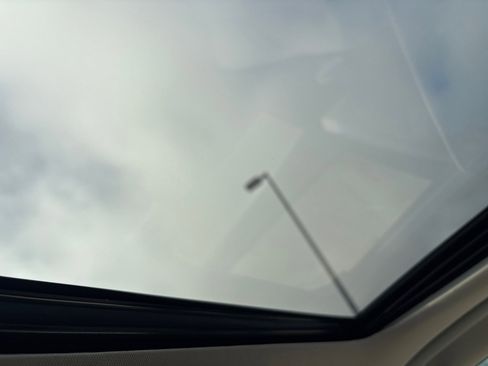 Used 2018 Toyota Avalon Limited image 18