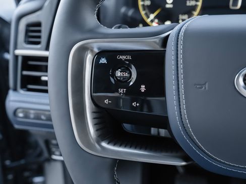 New 2026 INFINITI QX80 4WD image 17