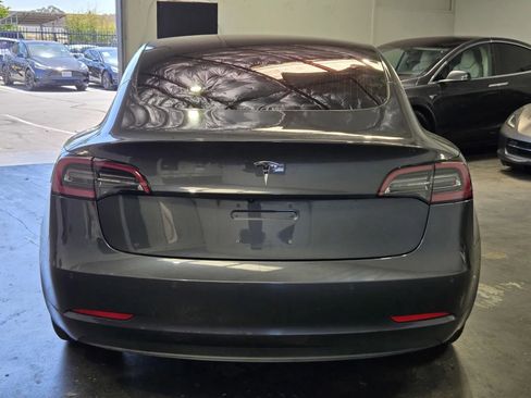 Used 2018 Tesla Model 3 Mid Range RWD image 3
