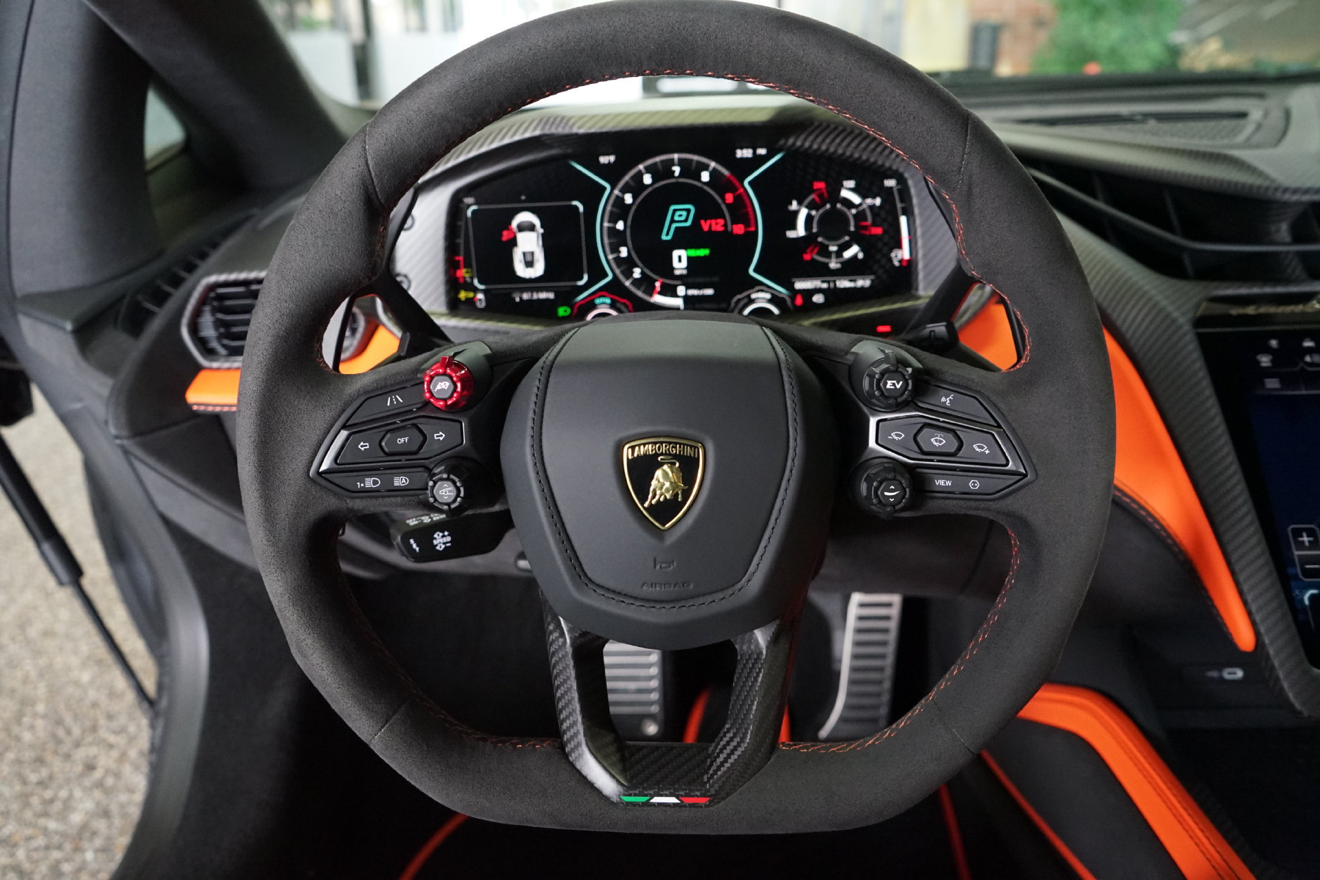 Used 2025 Lamborghini Revuelto AWD/4WD image 12