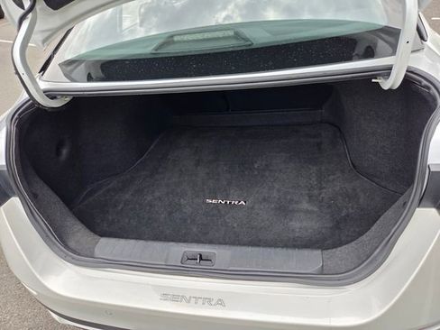 Used 2024 Nissan Sentra SR FWD image 15