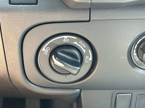 Used 2025 Nissan Frontier SV AWD/4WD image 25