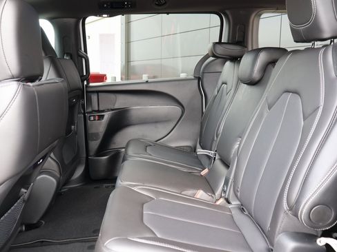 New 2026 Chrysler Pacifica Select image 17