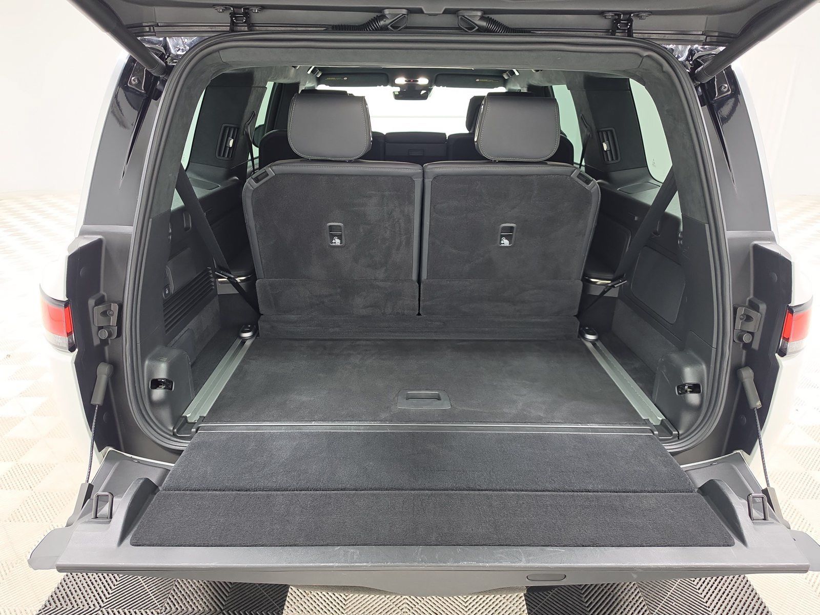Used 2024 Rivian R1S Adventure Quad AWD/4WD image 15