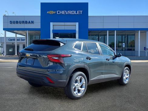 New 2026 Chevrolet Trax LS w/ LS Convenience Package FWD image 4