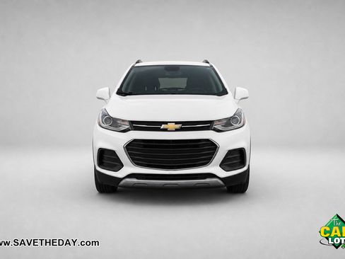 Used 2020 Chevrolet Trax LT w/ LT Convenience Package FWD image 11