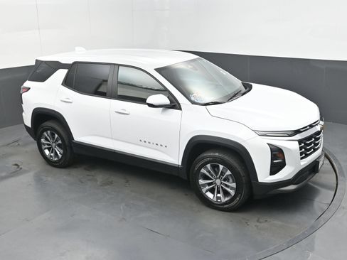 Used 2025 Chevrolet Equinox LT FWD image 28