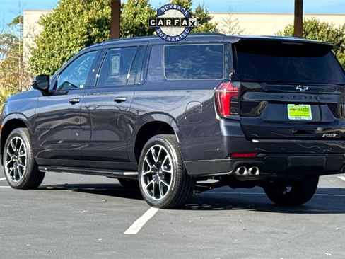 Used 2025 Chevrolet Suburban RST image 3