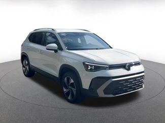 Used 2025 Volkswagen Taos SE video 2