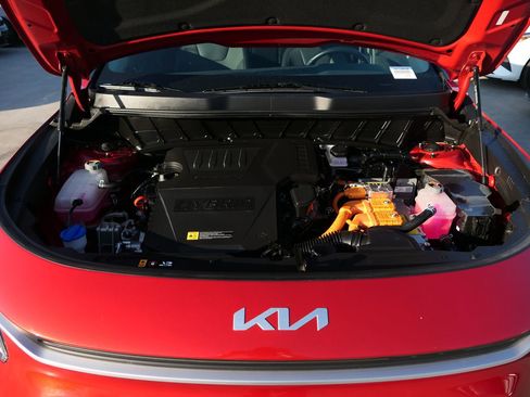 Used 2023 Kia Niro EX image 28