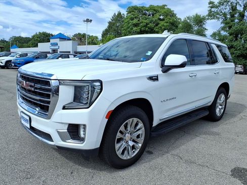 Used 2022 GMC Yukon SLT w/ SLT Premium Package AWD/4WD image 8