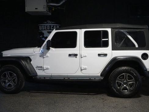 Used 2018 Jeep Wrangler Unlimited Sport AWD/4WD image 2