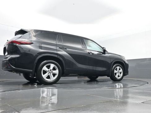 Used 2024 Toyota Highlander LE image 26