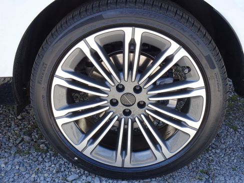 New 2026 Land Rover Range Rover Long Wheelbase SE image 29